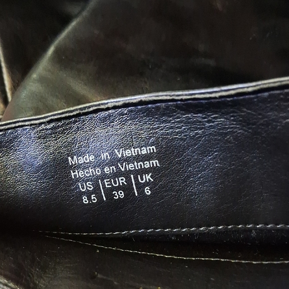 Black Leather Knee-High Boots - Picture 6 of 7